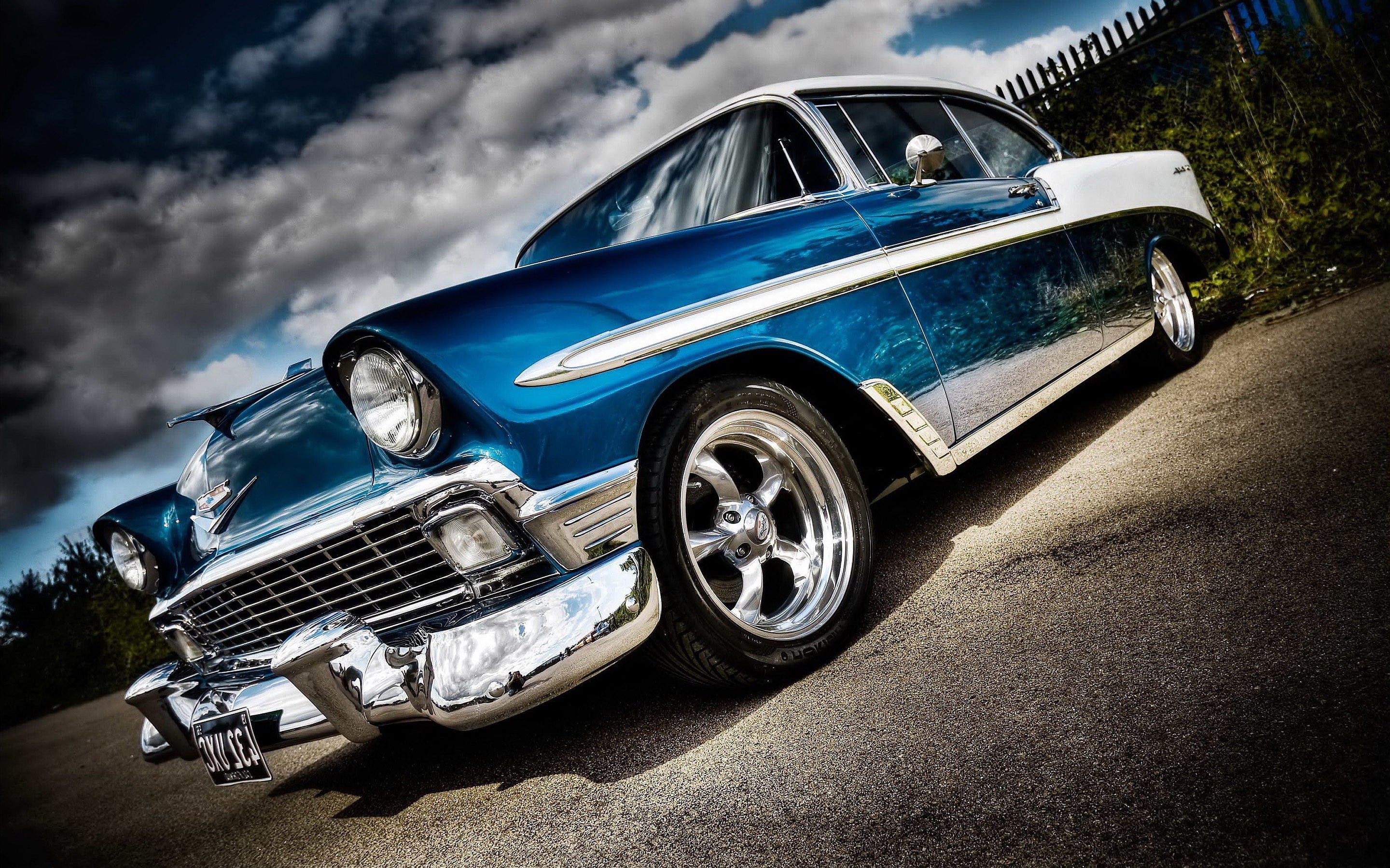 Classic car photograph published on the official business website
